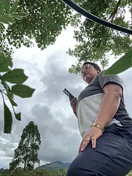 Ixchel Anaid online show from 10-31-25, 02:24