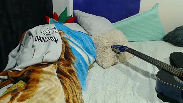 Ixchel Anaid online show from 10-19-25, 02:25