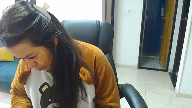 Ixchel Anaid online show from 10-28-25, 12:48