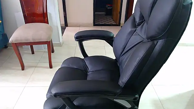 Ixchel Anaid online show from 10-25-25, 03:23