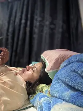 Ixchel Anaid online show from 10-20-25, 05:09