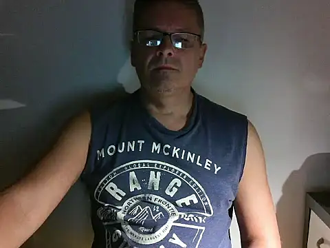 Snapshot of qpmario@xh chatting on 09-09-25, 04:11 qpmarioxh online show from 09-09-25, 04:11