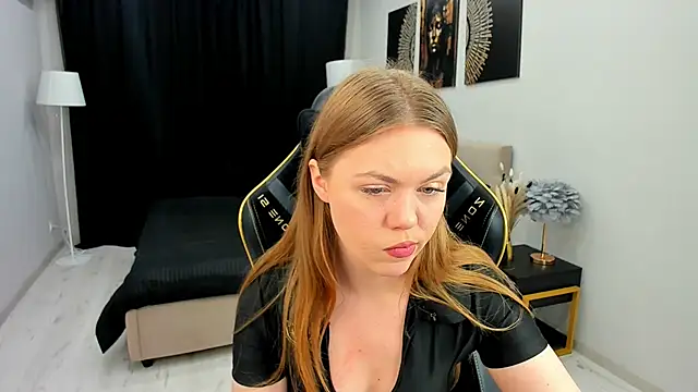 Strawberrye online show from 11-26-25, 03:28