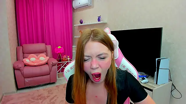 Strawberrye online show from 10-17-25, 03:32