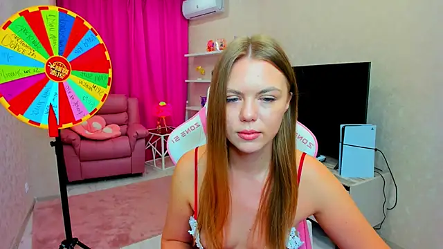 Strawberrye online show from 03-17-26, 03:20