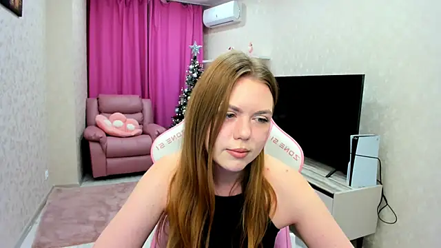 Strawberrye online show from 12-17-25, 03:33