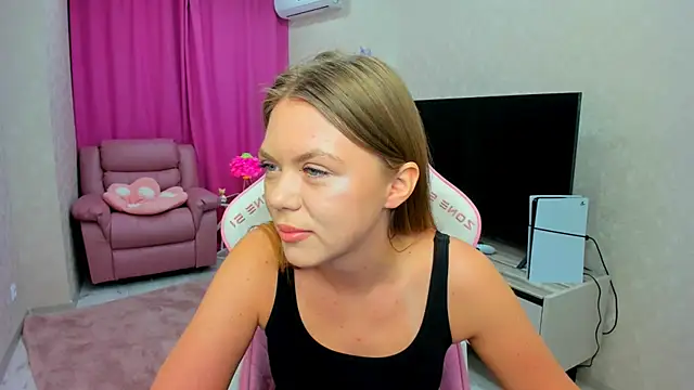 Strawberrye online show from 02-23-26, 03:19