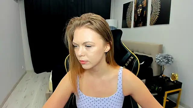 Strawberrye online show from 04-17-26, 03:31