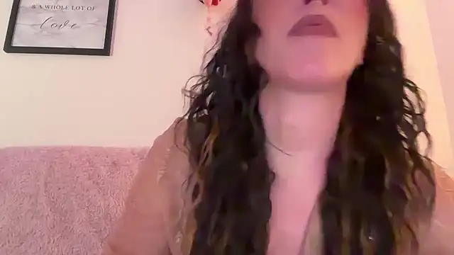 Snapshot of EmilyBlue chatting on 06-14-26, 07:48 EmilyBlue online show from 06-14-26, 07:48