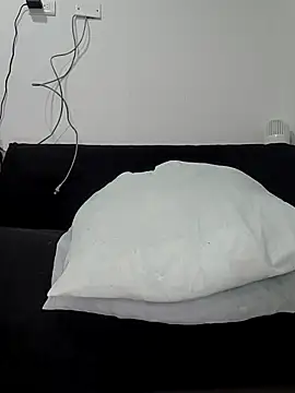 Snapshot of estrella_tasty chatting on 05-28-26, 01:24 estrella tasty online show from 05-28-26, 01:24