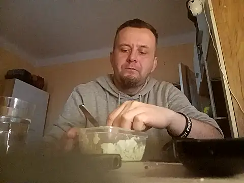 MrWhitePL online show from 02-15-25, 02:44