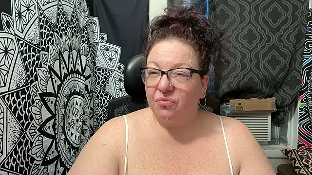 Snapshot of Miss_Phat_Booty chatting on 05-24-26, 04:45 Miss Phat Booty online show from 05-24-26, 04:45