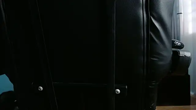 Snapshot of Yukikawaii chatting on 04-21-26, 04:30 Yukikawaii online show from 04-21-26, 04:30