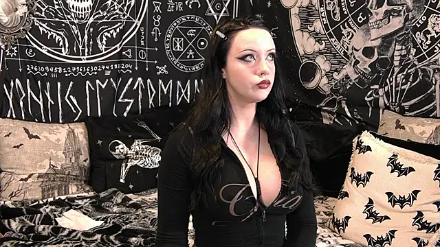 EVILYN online show from 05-13-26, 06:15