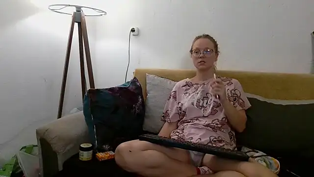 little-leni online show from 11-04-25, 08:01