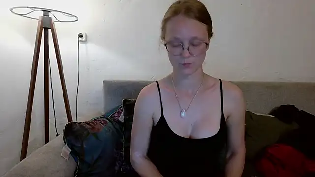 little-leni online show from 04-25-26, 08:06