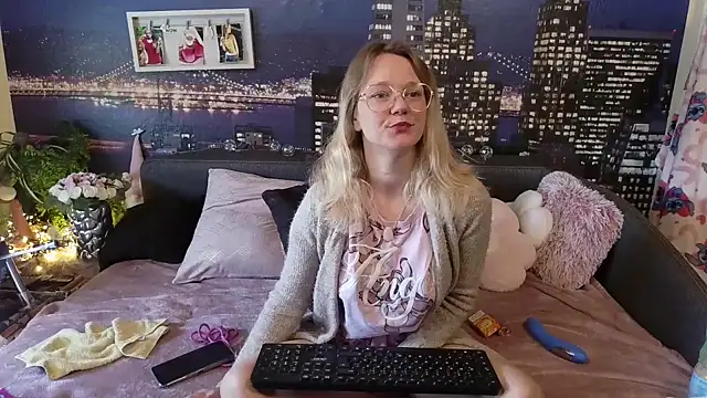 little-leni online show from 03-21-25, 11:12