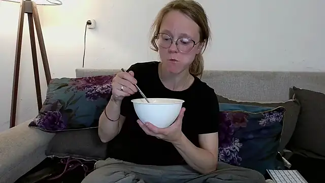 little-leni online show from 04-10-26, 08:38