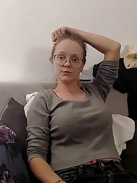 little-leni online show from 10-10-25, 08:31