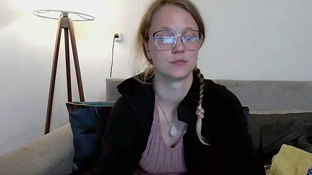 little-leni online show from 04-11-26, 08:45