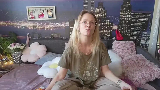 little-leni online show from 03-09-25, 03:27