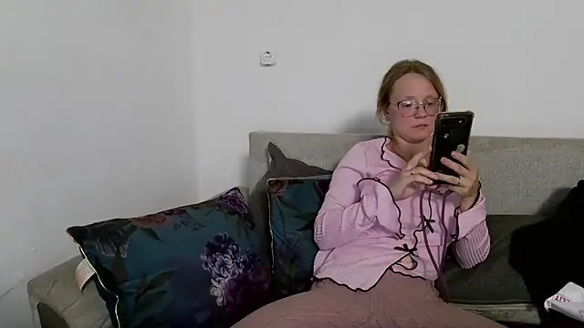 little-leni online show from 04-15-26, 07:58