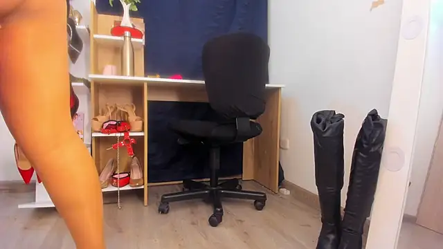 MIss Kendall  online show from 11-14-25, 10:35