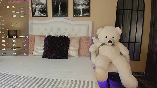 Snapshot of Rubyross21 chatting on 10-13-25, 10:10 Rubyross21 online show from 10-13-25, 10:10