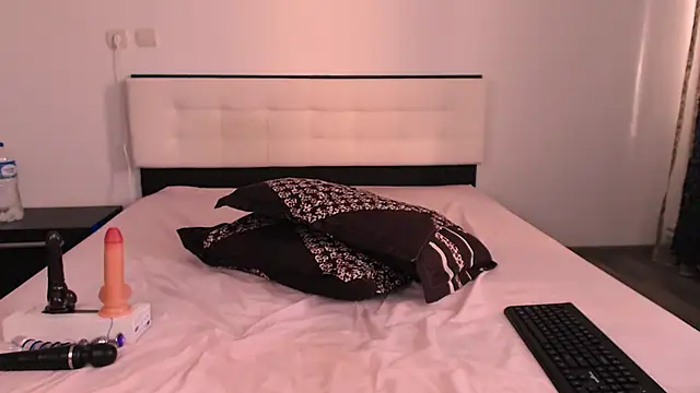 DaryanaRed08 online show from 02-25-25, 07:42