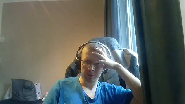 Snapshot of David250692 chatting on 06-10-26, 12:17 David250692 online show from 06-10-26, 12:17