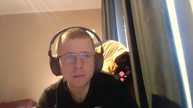 David250692 online show from 12-19-25, 08:06