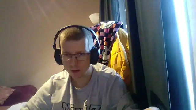 David250692 online show from 12-18-25, 01:04