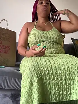 Snapshot of CurvyDesire1 chatting on 03-18-25, 03:01 CurvyDesire1 online show from 03-18-25, 03:01