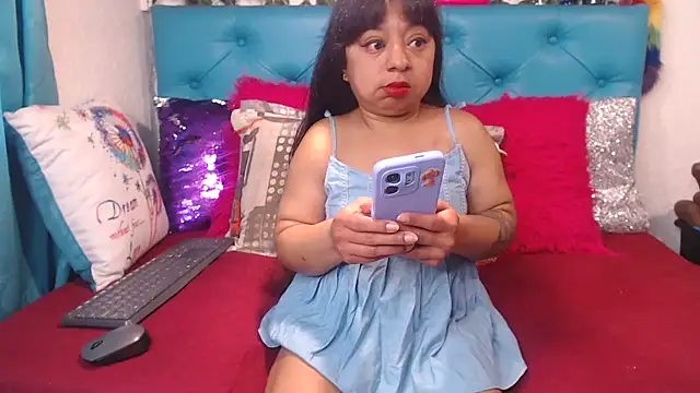 Snapshot of SARAWILLS chatting on 03-27-26, 01:56 SARAWILLS online show from 03-27-26, 01:56