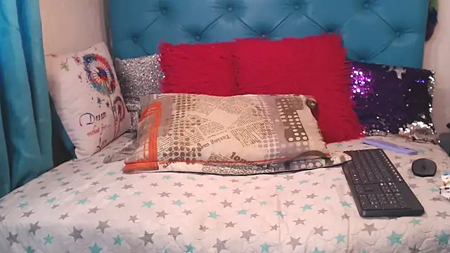 Snapshot of SARAWILLS chatting on 03-12-26, 01:26 SARAWILLS online show from 03-12-26, 01:26