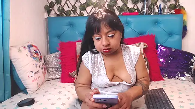 Snapshot of SARAWILLS chatting on 03-21-26, 02:32 SARAWILLS online show from 03-21-26, 02:32