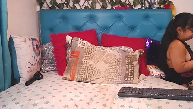 Snapshot of SARAWILLS chatting on 03-18-26, 02:08 SARAWILLS online show from 03-18-26, 02:08