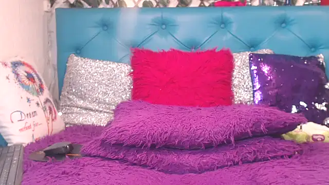 SARAWILLS online show from 02-14-26, 01:33