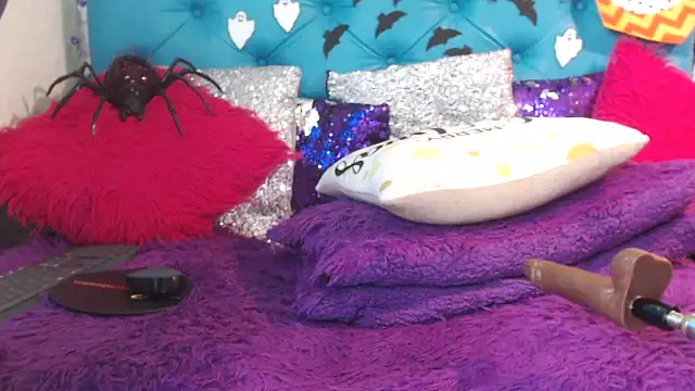 SARAWILLS online show from 10-30-25, 03:09