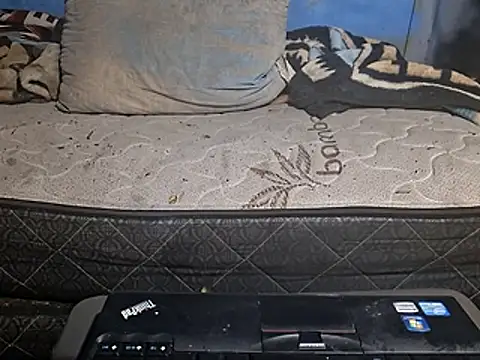 Snapshot of bobbybullit chatting on 11-12-25, 06:12 bobbybullit online show from 11-12-25, 06:12