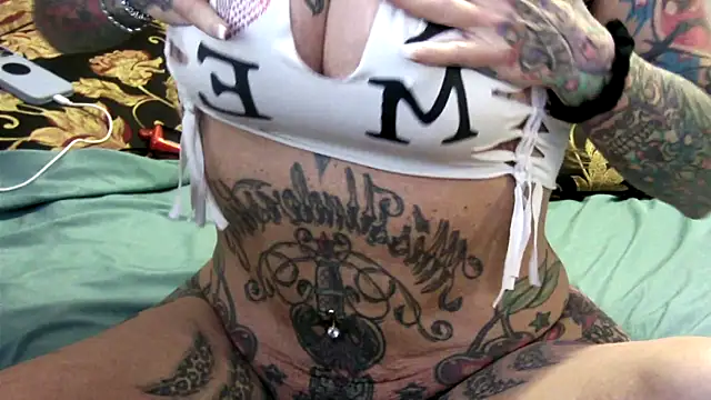 pamelagunns online show from 10-27-25, 03:57