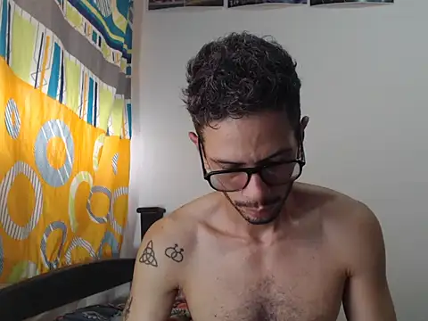 Snapshot of alisterxxx chatting on 02-19-26, 05:21 alisterxxx online show from 02-19-26, 05:21