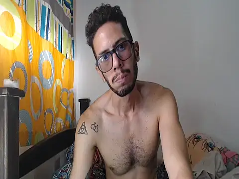 Snapshot of alisterxxx chatting on 02-07-26, 03:20 alisterxxx online show from 02-07-26, 03:20