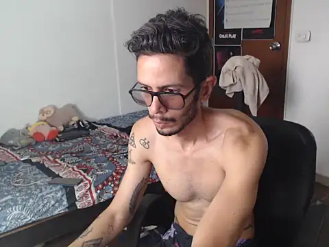 Snapshot of alisterxxx chatting on 05-25-26, 03:11 alisterxxx online show from 05-25-26, 03:11