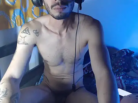 Snapshot of alisterxxx chatting on 05-31-26, 02:28 alisterxxx online show from 05-31-26, 02:28