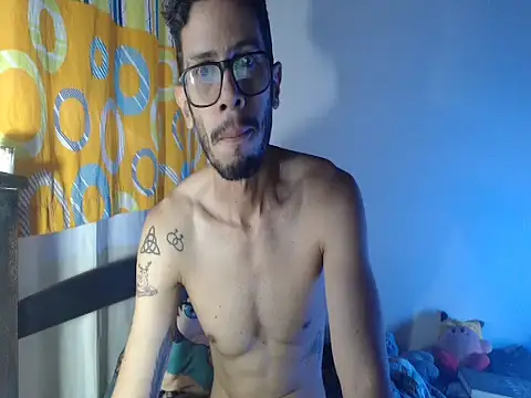 Snapshot of alisterxxx chatting on 05-22-26, 11:08 alisterxxx online show from 05-22-26, 11:08