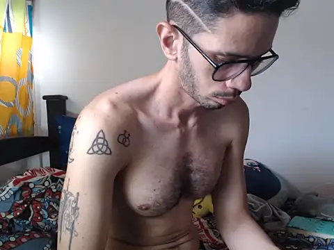 Snapshot of alisterxxx chatting on 03-04-26, 03:09 alisterxxx online show from 03-04-26, 03:09