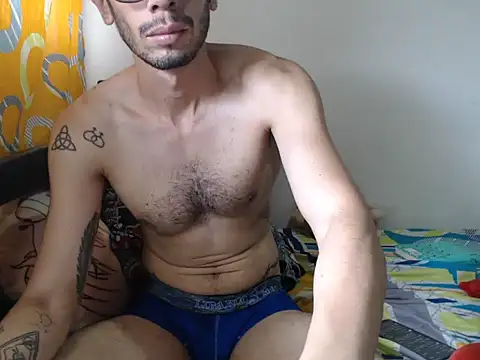 Snapshot of alisterxxx chatting on 02-21-26, 02:30 alisterxxx online show from 02-21-26, 02:30