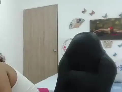 Snapshot of BustyMilf_ chatting on 03-19-25, 12:12 BustyMilf online show from 03-19-25, 12:12