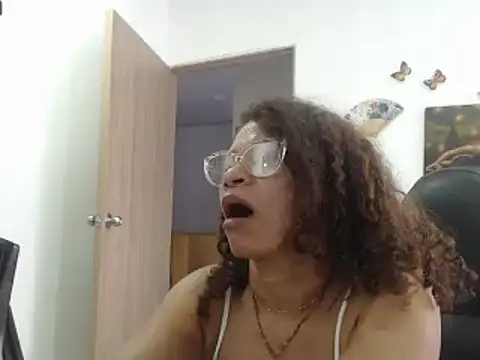 Snapshot of BustyMilf_ chatting on 03-19-25, 04:13 BustyMilf online show from 03-19-25, 04:13